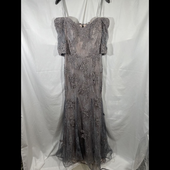 NEW $598 LA FEMME [ 4 ] Off the Shoulder Lace Mermaid Gown in Grey/Pink‎ - Picture 7 of 12